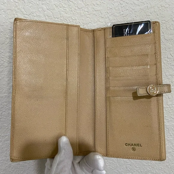 Chanel Caviar CC Coco Button Continental Wallet - Picture 9 of 16